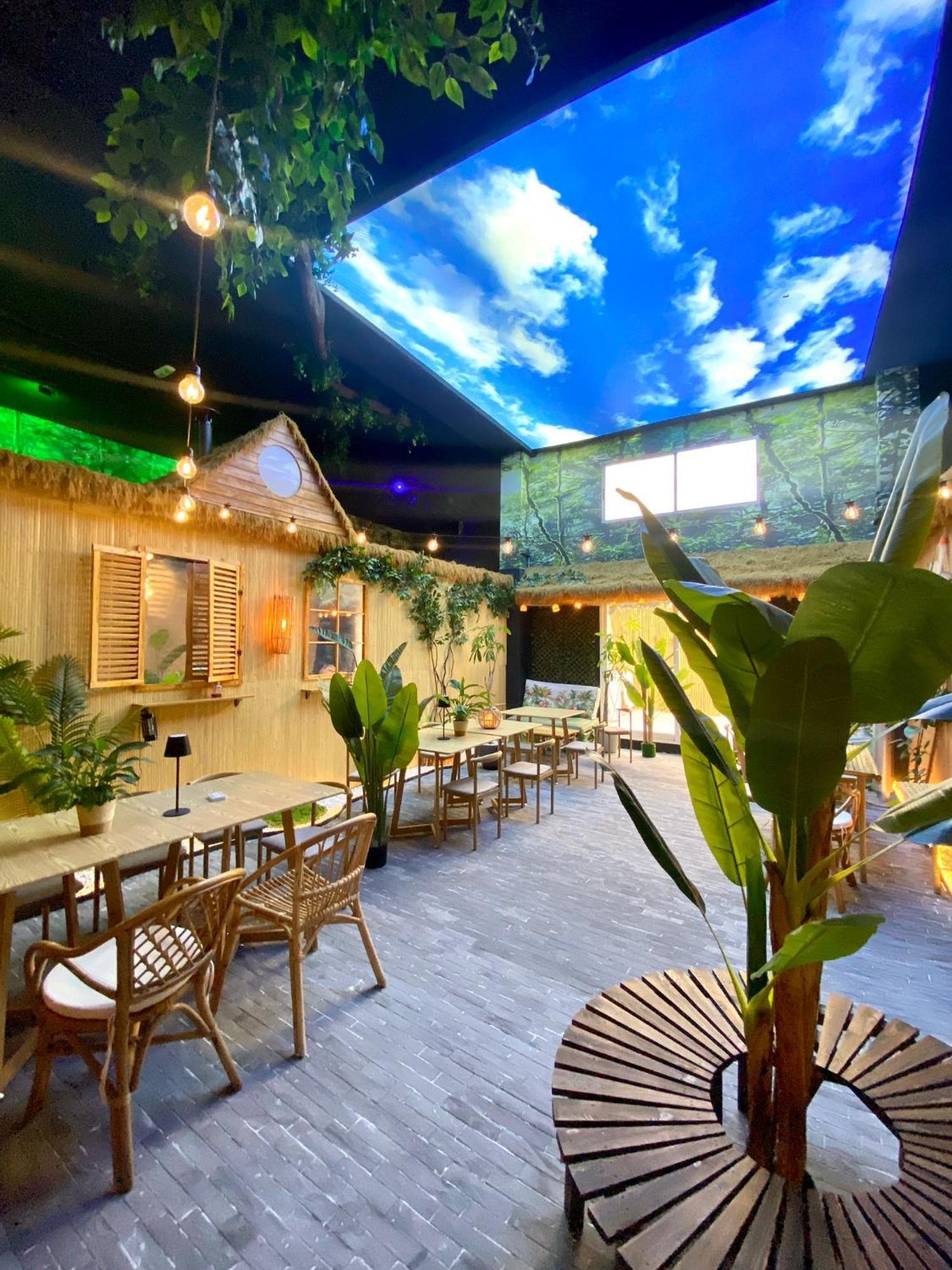 The Pod Suite Hostel Village Валенсія Екстер'єр фото