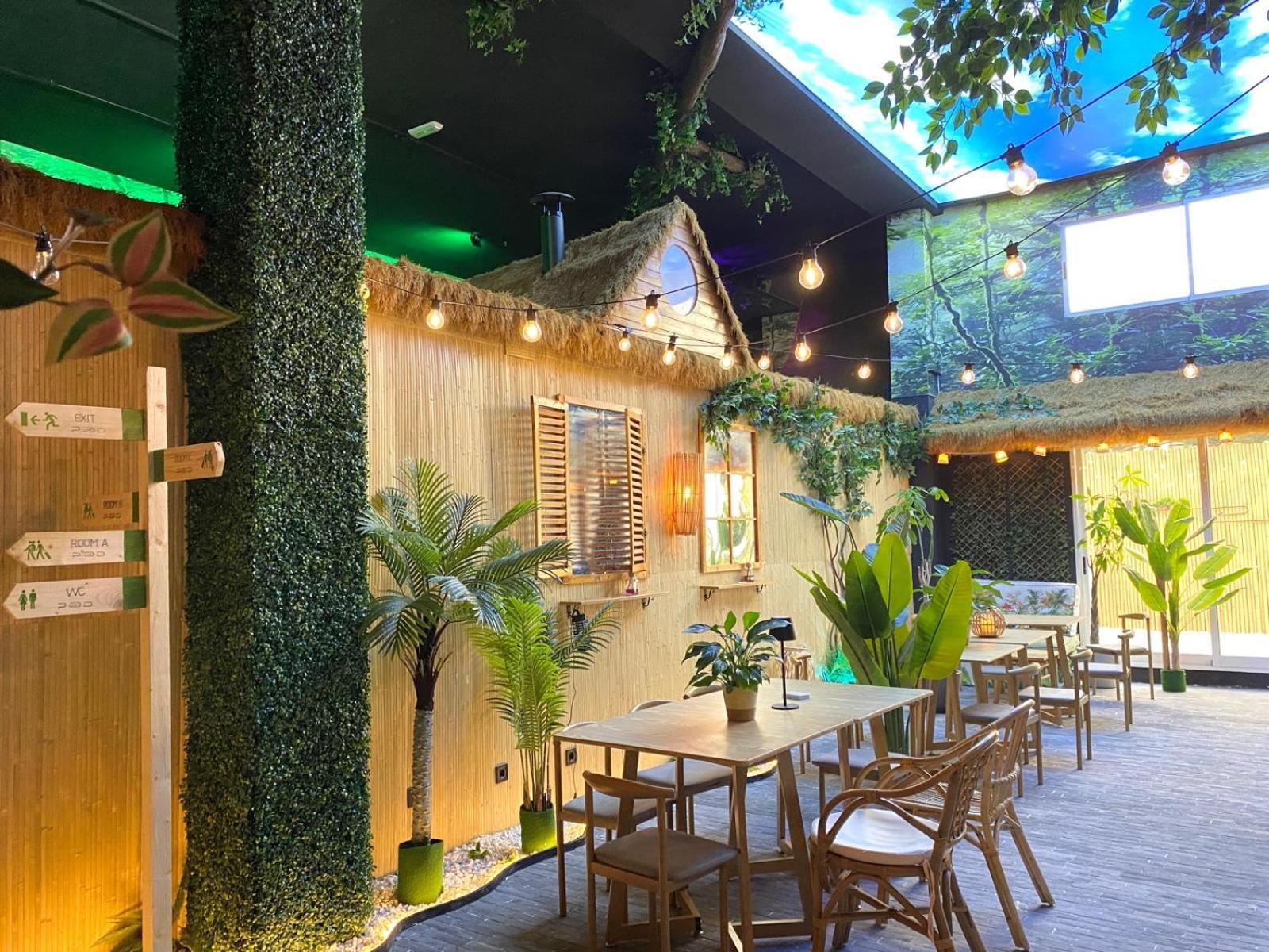 The Pod Suite Hostel Village Валенсія Екстер'єр фото