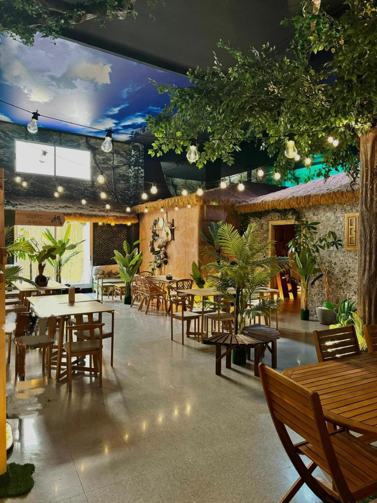 The Pod Suite Hostel Village Валенсія Екстер'єр фото