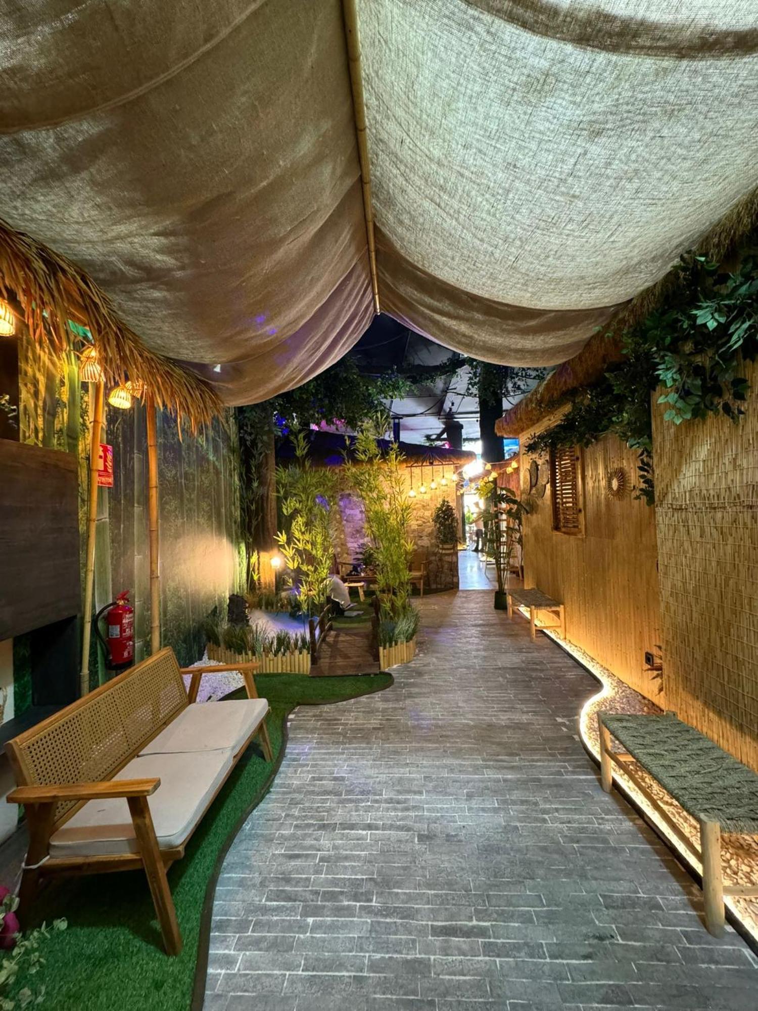The Pod Suite Hostel Village Валенсія Екстер'єр фото