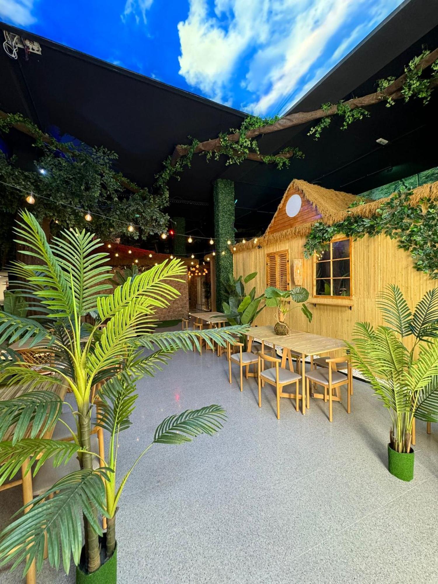 The Pod Suite Hostel Village Валенсія Екстер'єр фото